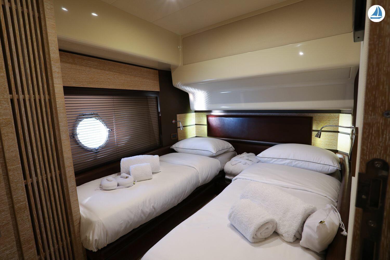 foto Azimut Fly Bridge 58 12
