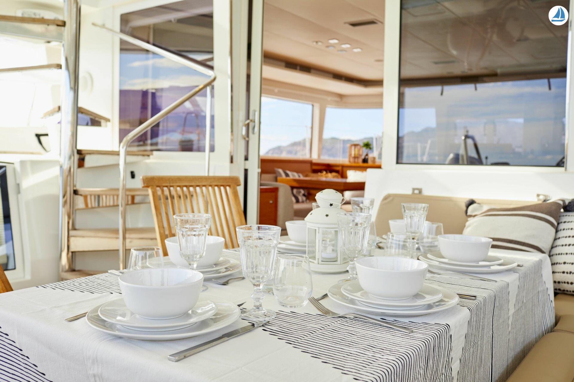 foto Lagoon Catamarans 560 3