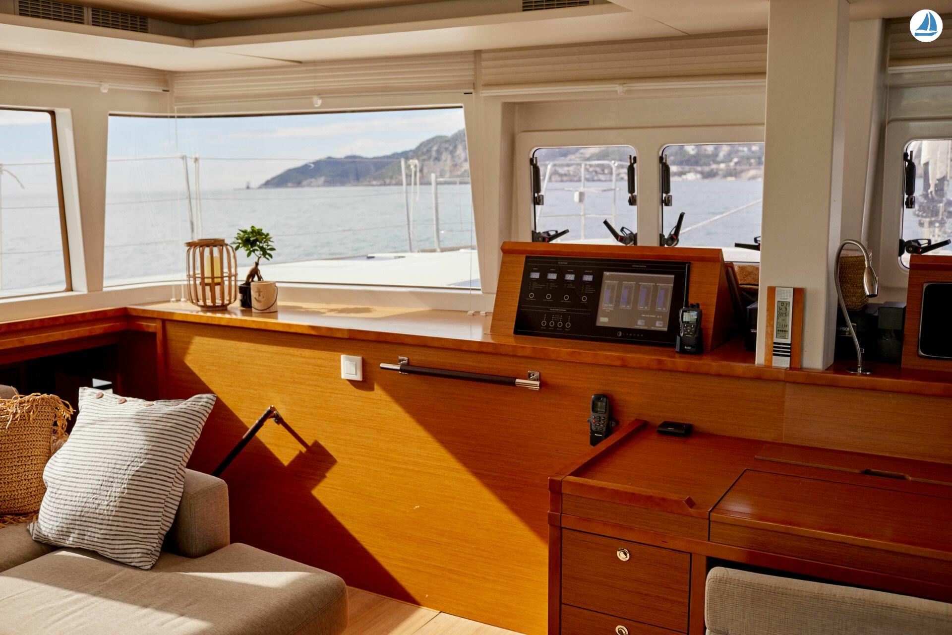 foto Lagoon Catamarans 560 13