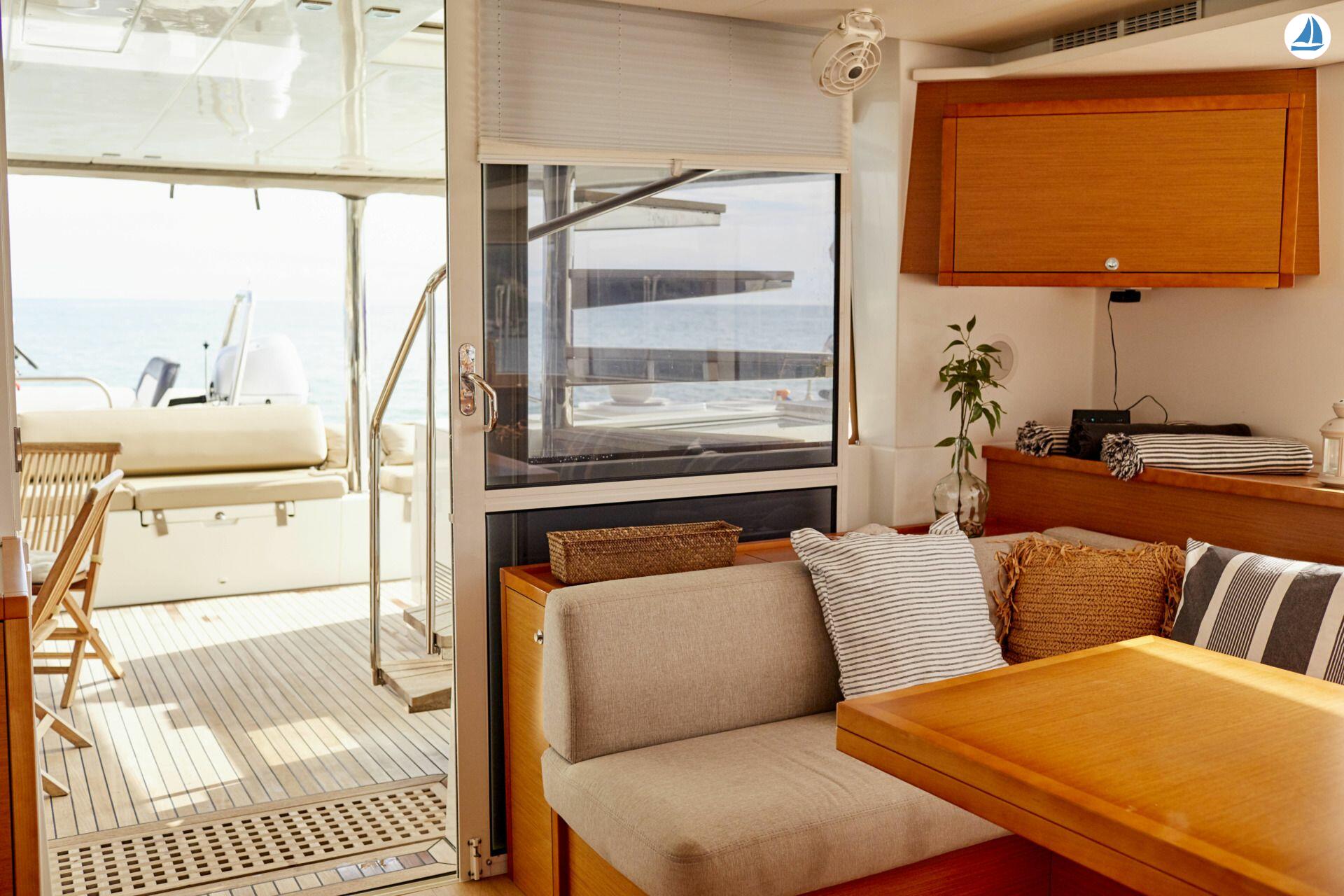 foto Lagoon Catamarans 560 14