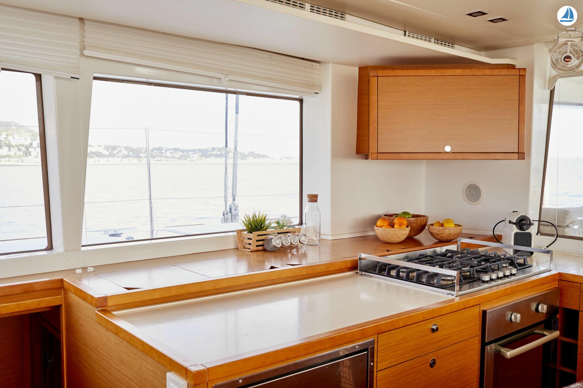 foto Lagoon Catamarans 560 15