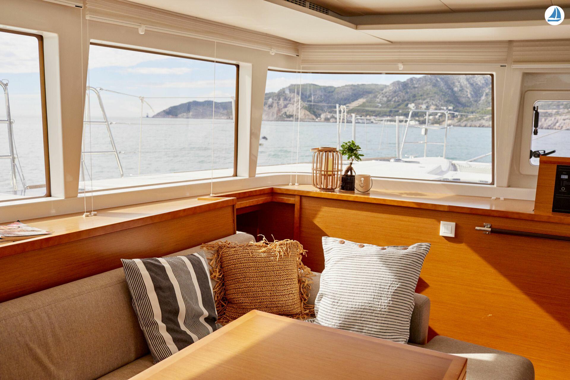 foto Lagoon Catamarans 560 18