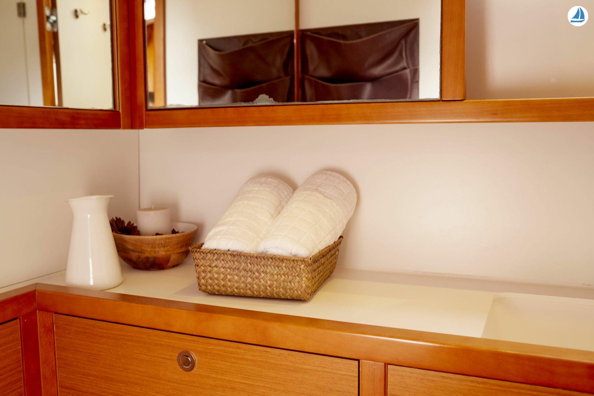 foto Lagoon Catamarans 560 21