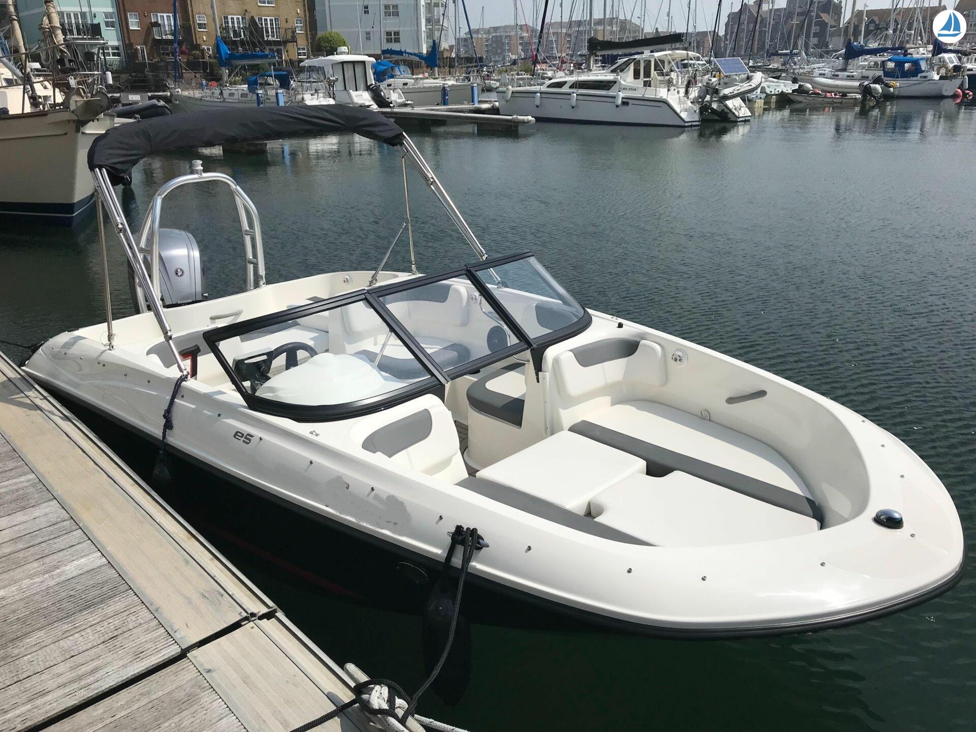 foto Bayliner E5 1