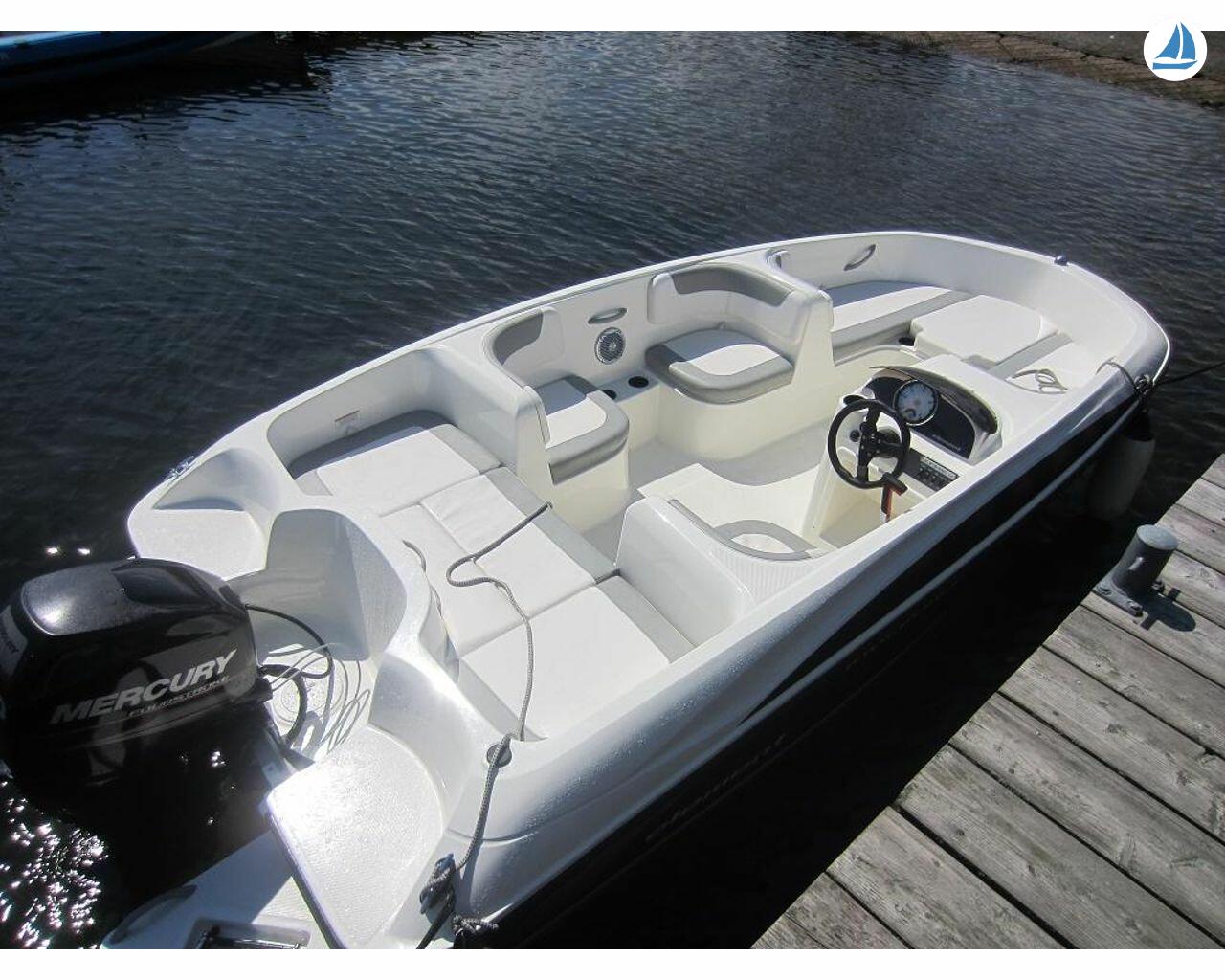 foto Bayliner E5 2