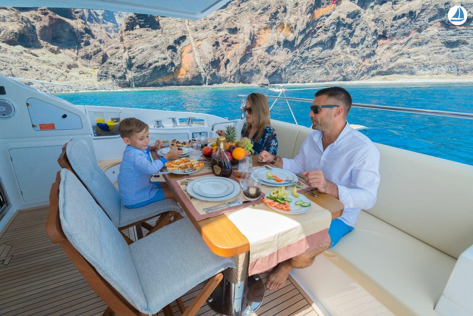 foto Azimut 60 27