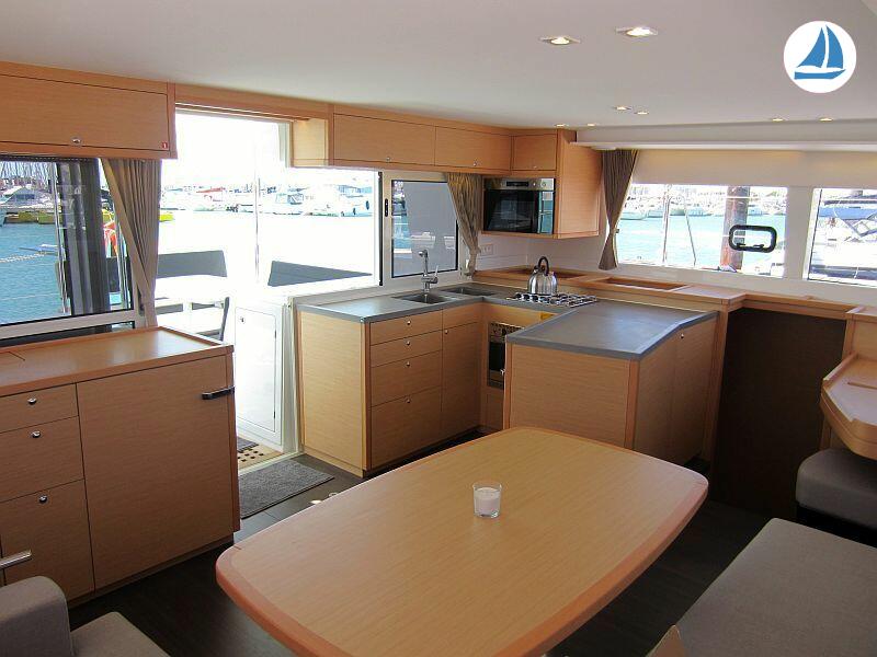 foto Lagoon 450 S 17